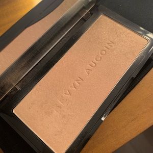Kevyn Aucoin bronzer highlighter